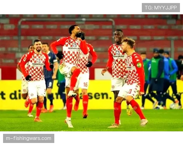 云达不莱梅反击得手,两次传递即穿透对手整条防线 云达不莱梅反击得手,两次传递即穿透对手整条防线